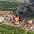 Fogo atinge distribuidora MaxSul desde o início da manhã de segunda-feira (Foto: Divulgação)