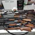 15 armas de fogo foram apreendidas, além de munições de diversos calibres (Foto: Polícia Civil)