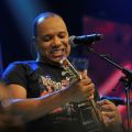 Anderson Leonardo, vocalista do grupo Molejo, durante gravações do programa 'Altas Horas' — Foto: Reinaldo Marques/Globo